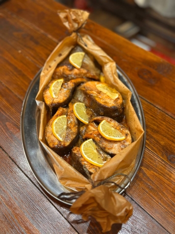 Форель, запеченная на углях (банкетное блюдо)